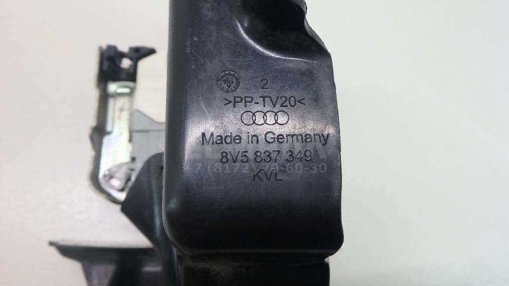 Замок двери передней левой