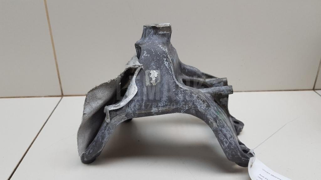 Кронштейн двигателя правый