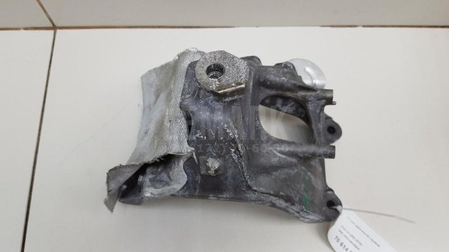 Кронштейн двигателя правый