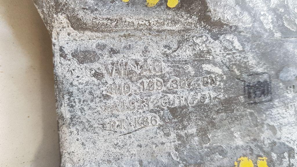 Кронштейн двигателя левый для  Audi 100 [C4] 1991-1994