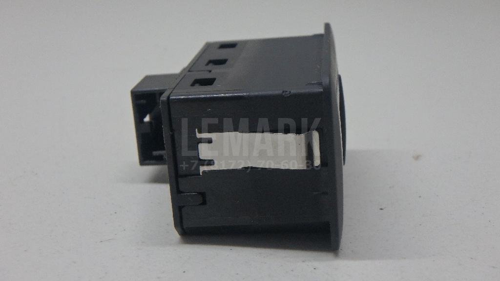 Кнопка закрывания багажника