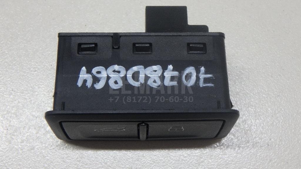 Кнопка закрывания багажника