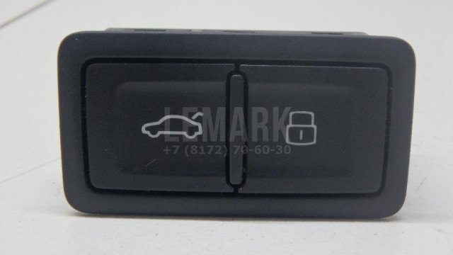 Кнопка закрывания багажника