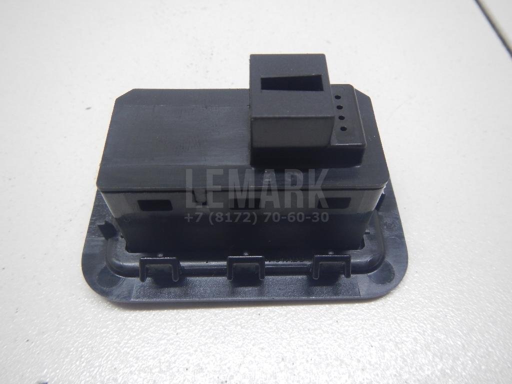 Кнопка закрывания багажника