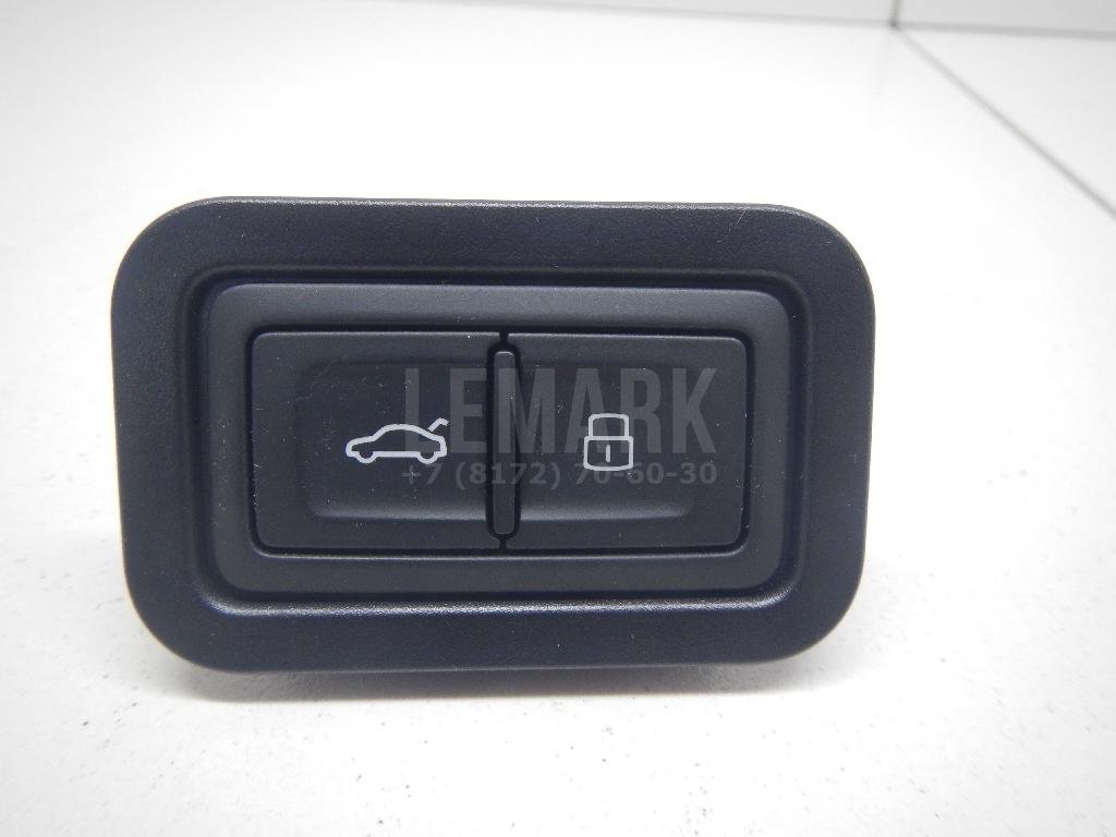 Кнопка закрывания багажника