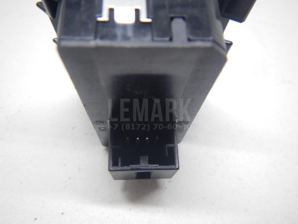 Кнопка закрывания багажника