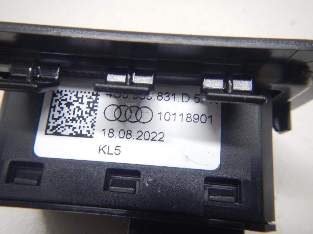 Кнопка закрывания багажника