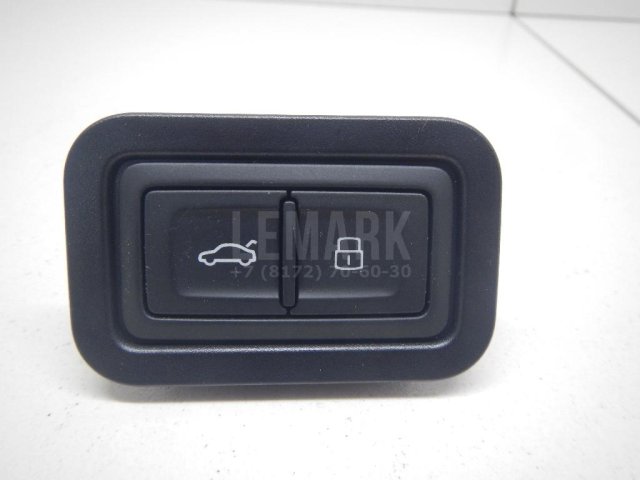 Кнопка закрывания багажника