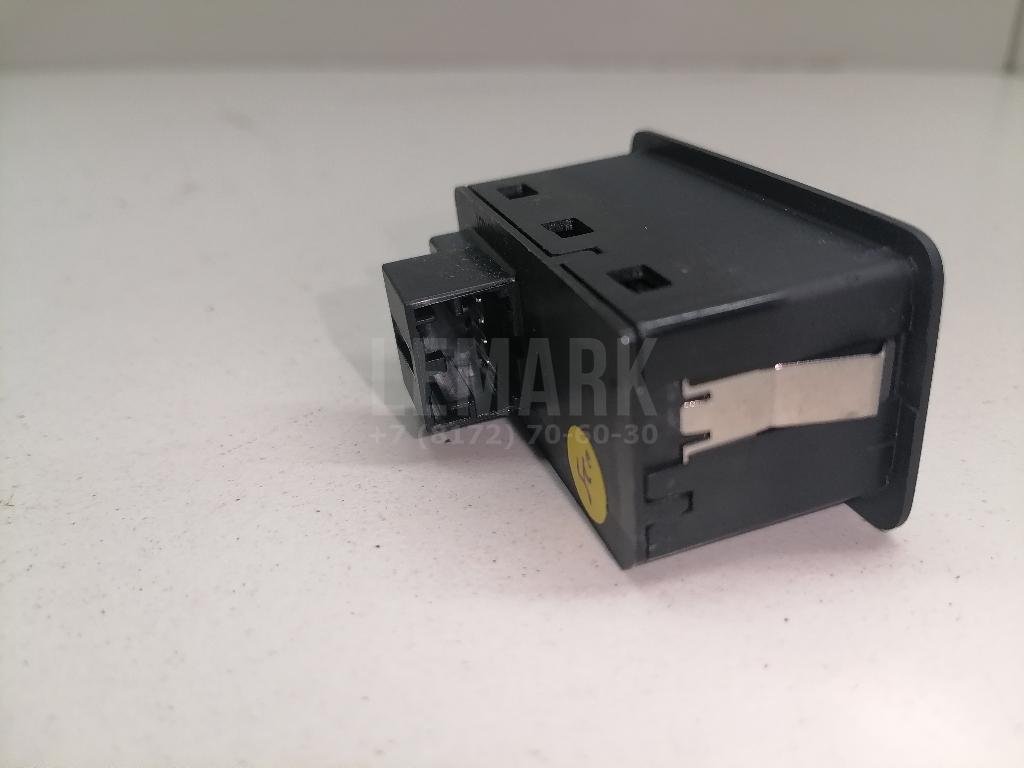 Кнопка закрывания багажника