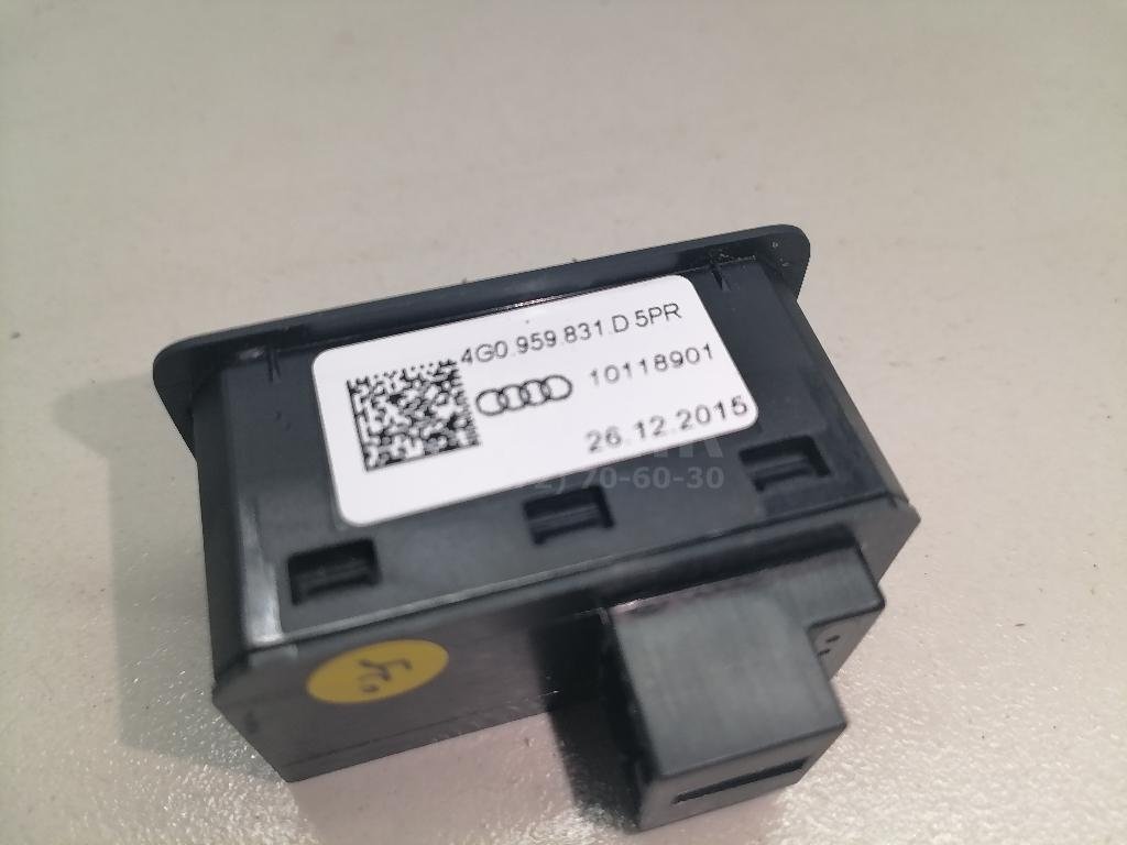 Кнопка закрывания багажника