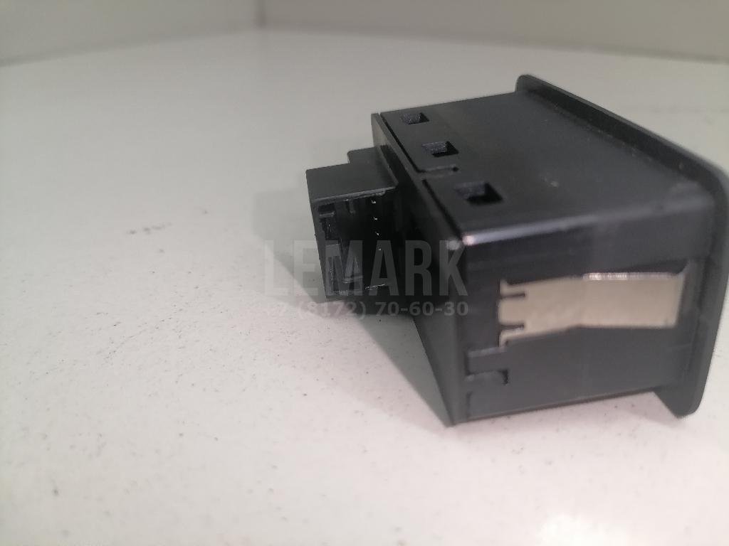 Кнопка закрывания багажника