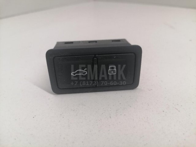 Кнопка закрывания багажника