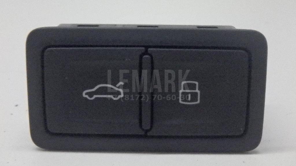 Кнопка закрывания багажника