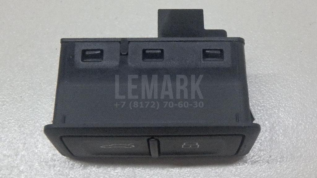 Кнопка закрывания багажника