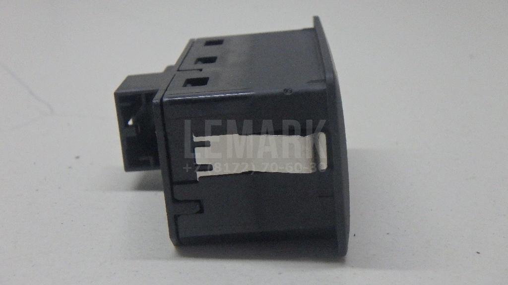 Кнопка закрывания багажника