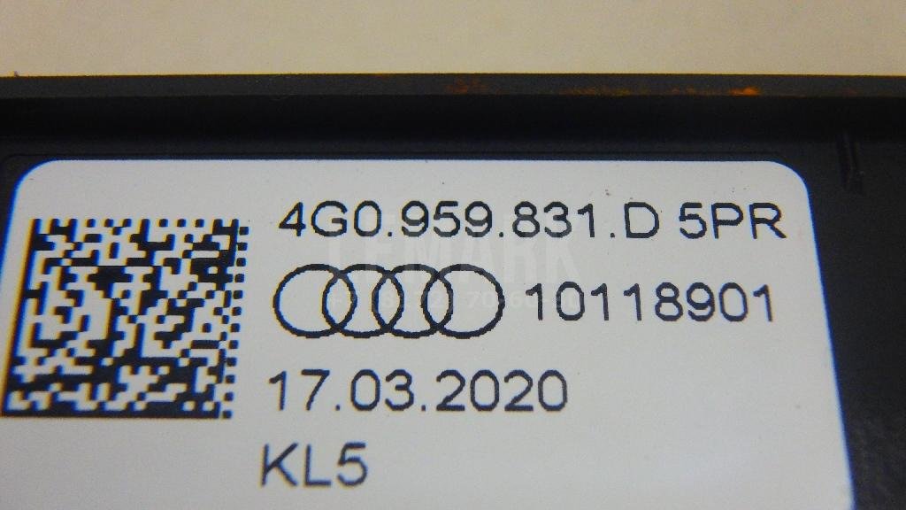 Кнопка закрывания багажника