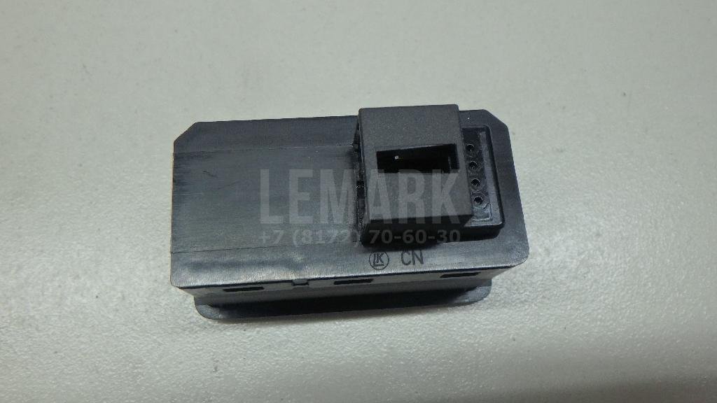 Кнопка закрывания багажника