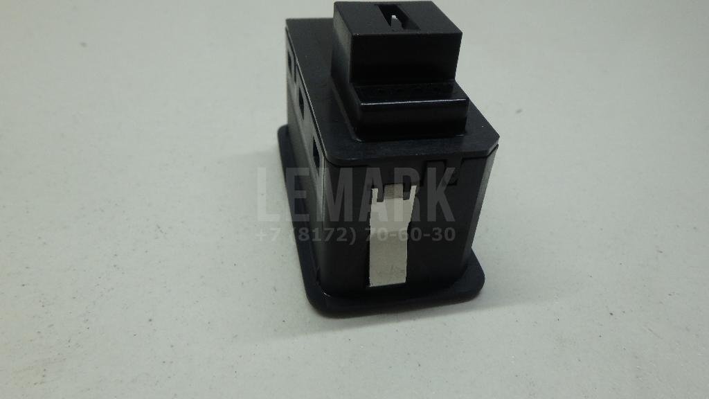 Кнопка закрывания багажника