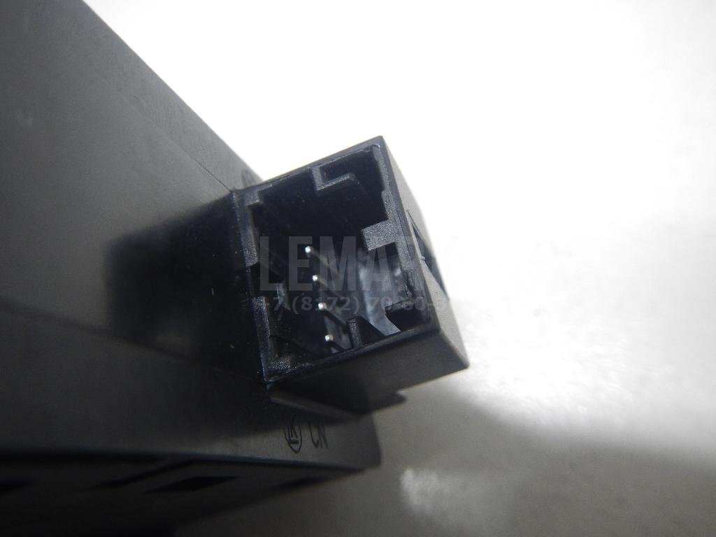 Кнопка закрывания багажника