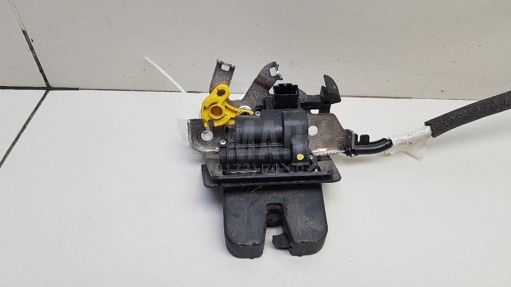 Замок багажника