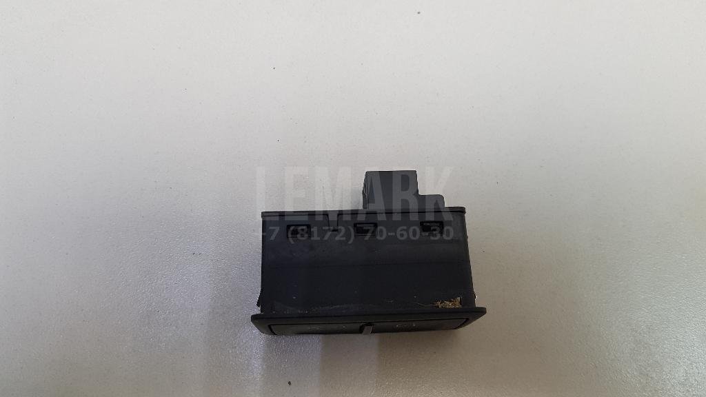 Кнопка закрывания багажника