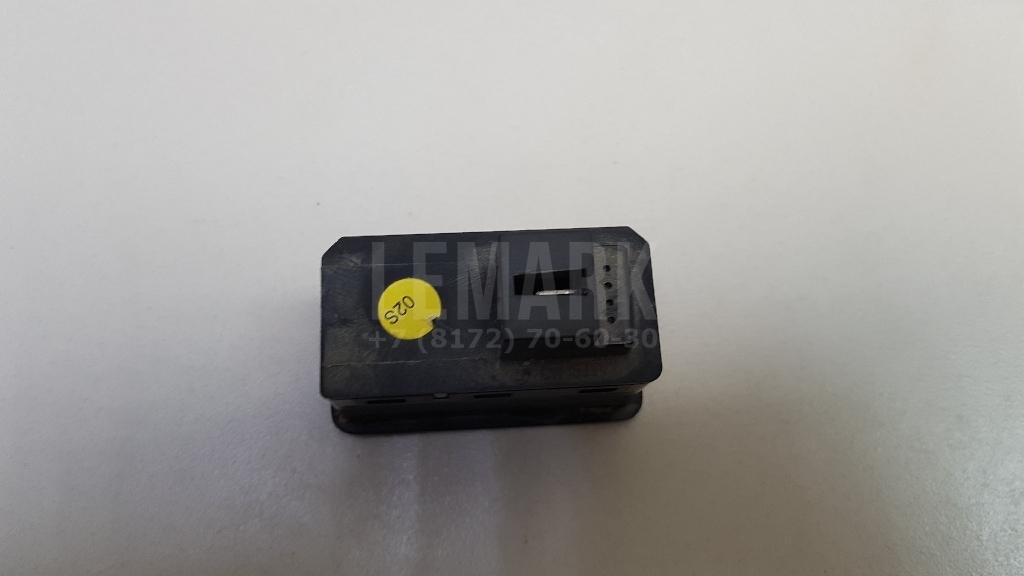 Кнопка закрывания багажника