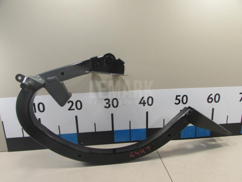 Петля крышки багажника