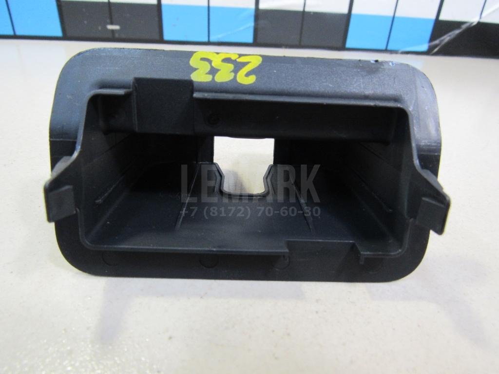 Кожух замка багажника