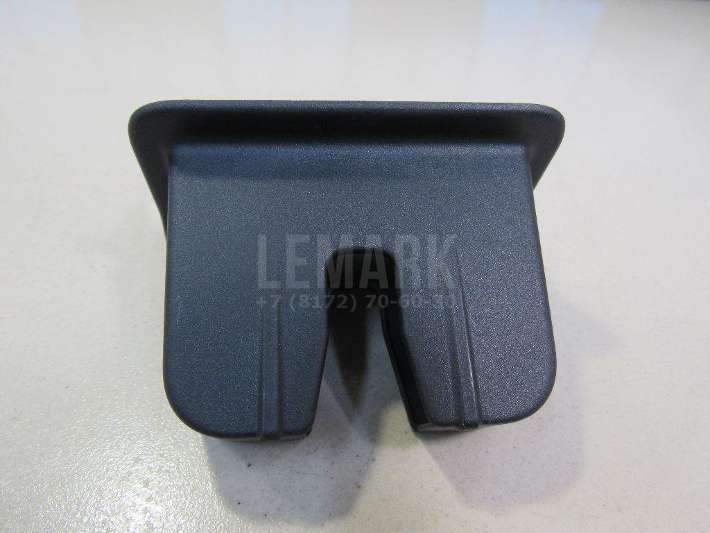 Кожух замка багажника