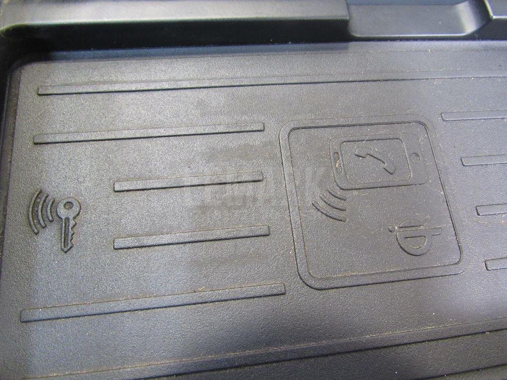 Док-станция для беспроводной зарядки