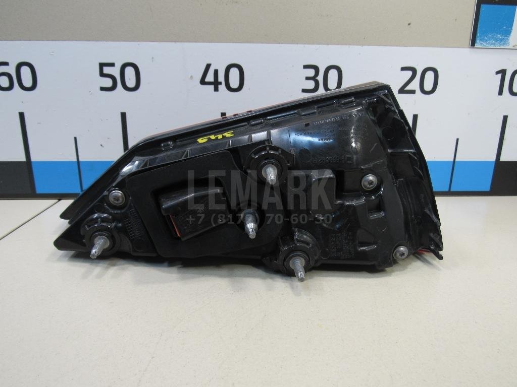 Фонарь задний внутренний правый