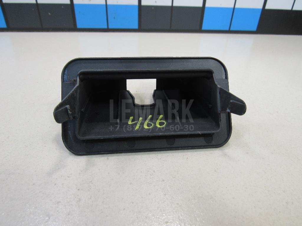 Кожух замка багажника