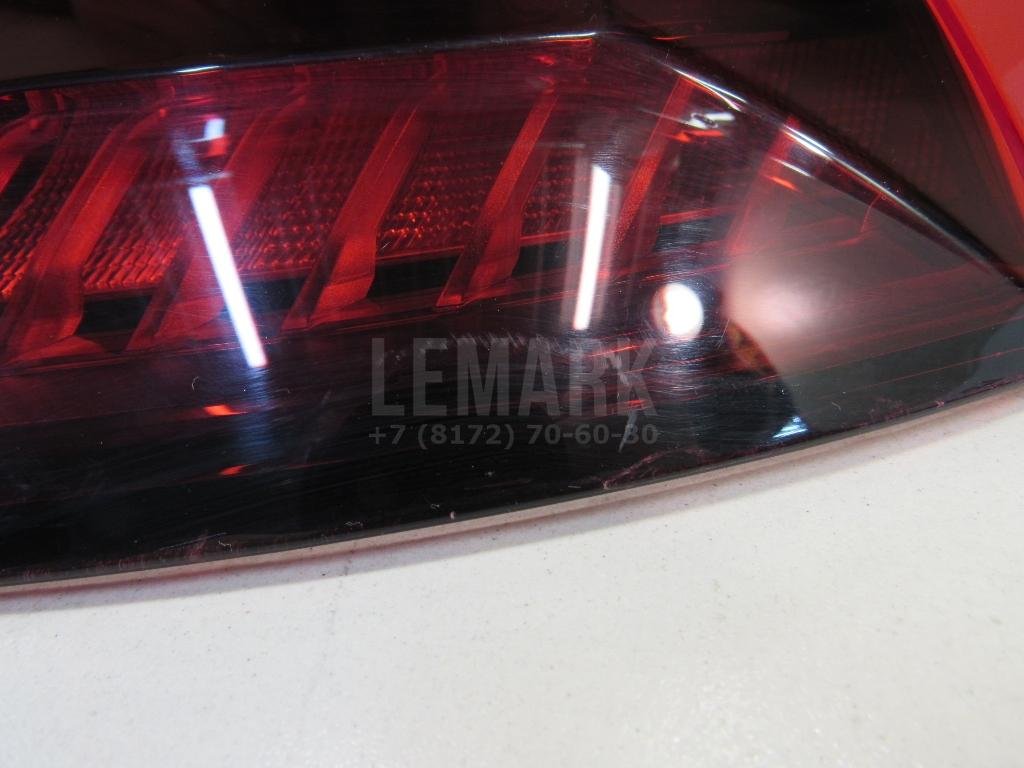 Фонарь задний наружный правый