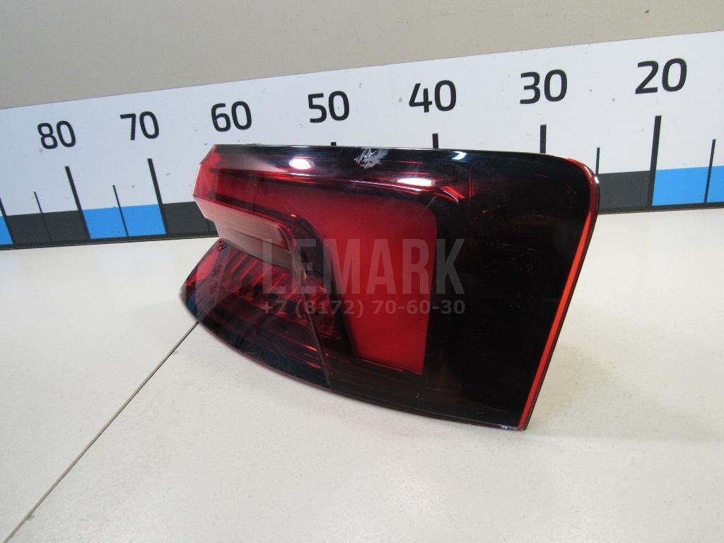 Фонарь задний наружный правый