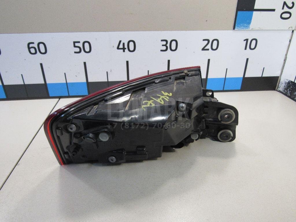 Фонарь задний наружный правый