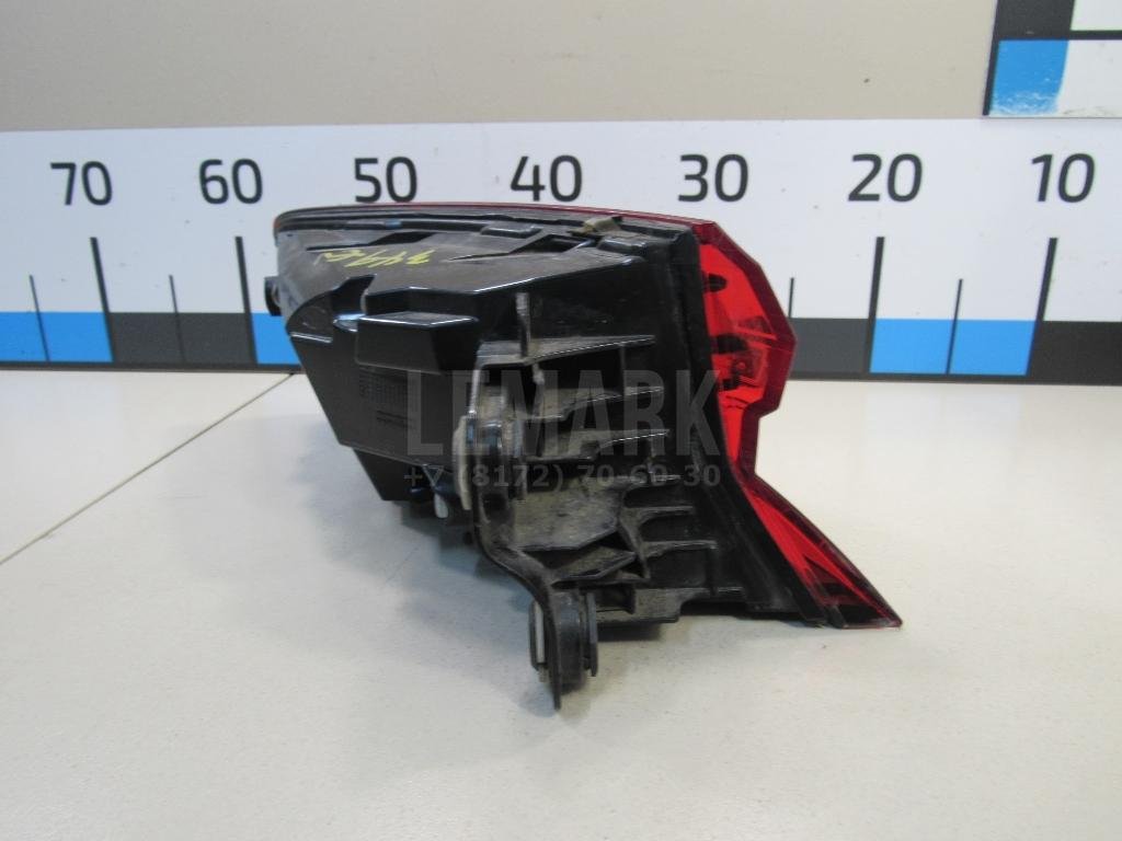 Фонарь задний наружный правый