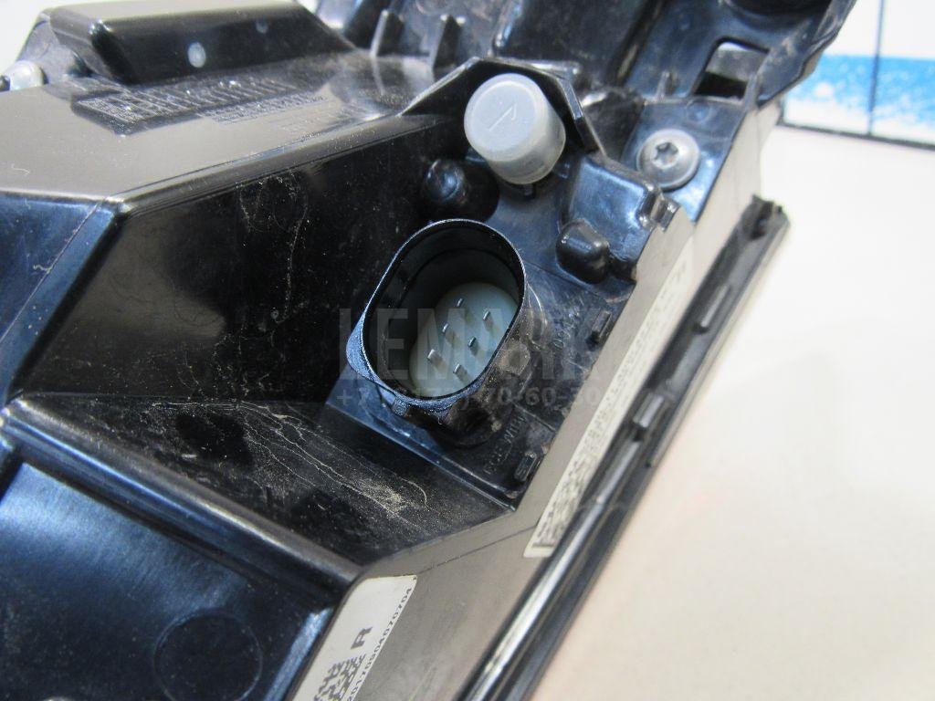 Фонарь задний наружный правый