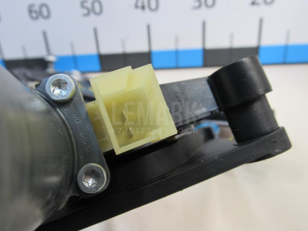 Стеклоподъемник электр. задний левый