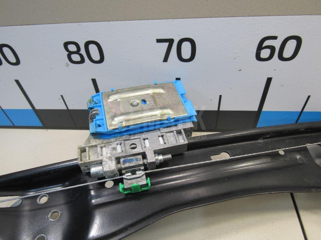 Стеклоподъемник электр. задний левый