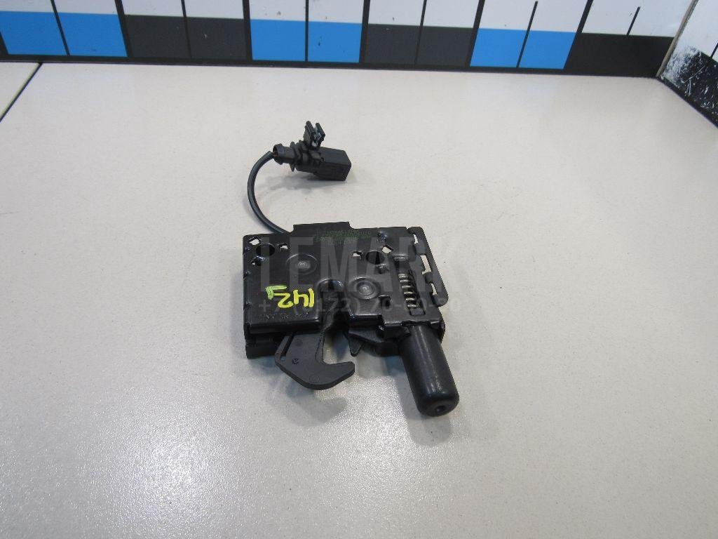 Замок капота