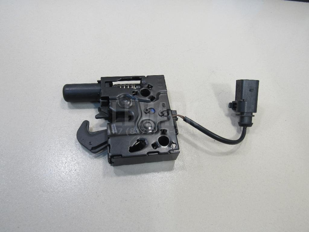 Замок капота