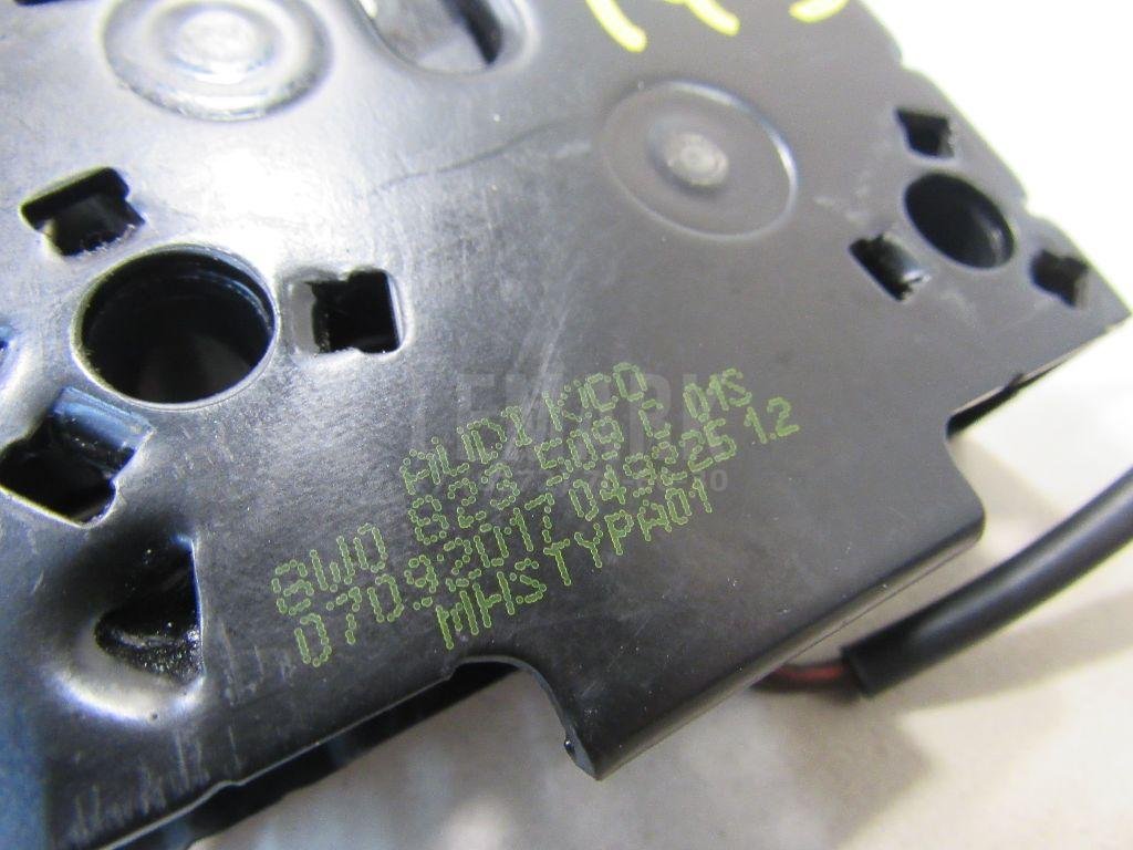 Замок капота