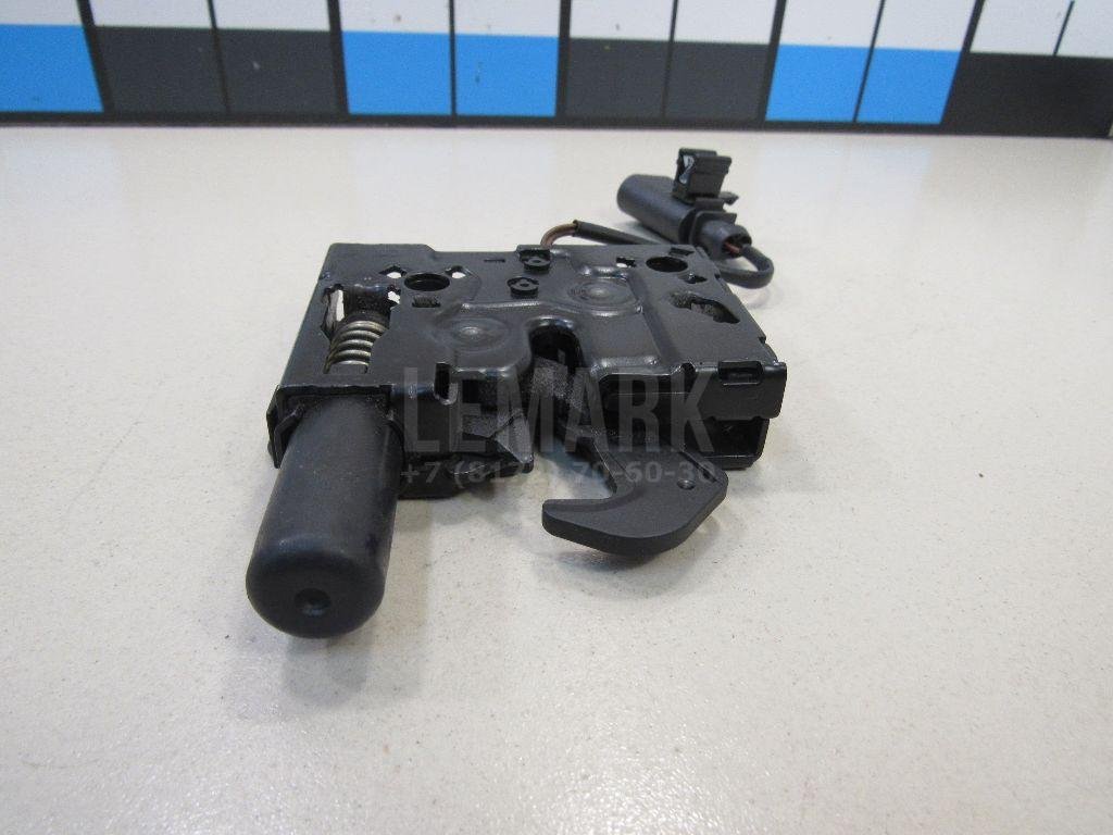 Замок капота