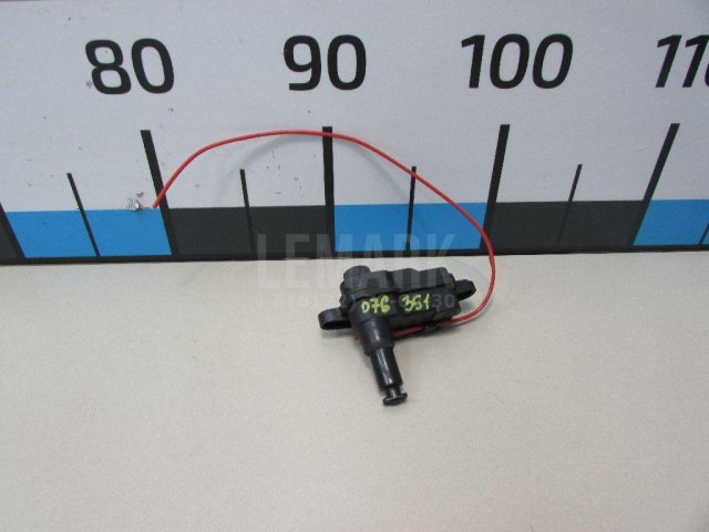 Активатор замка крышки бензобака