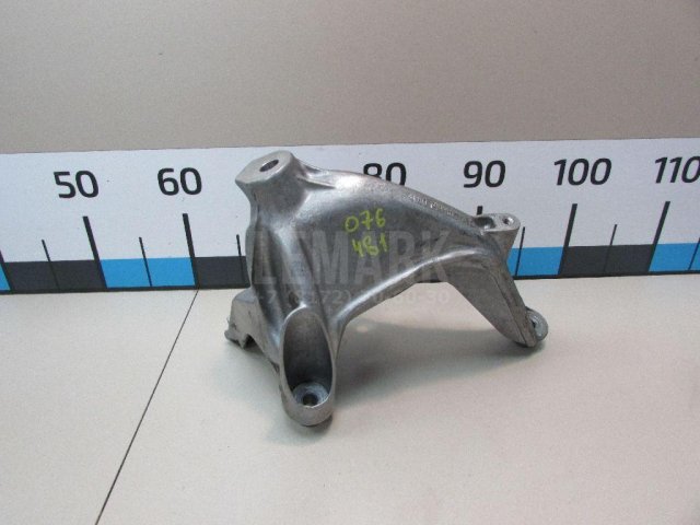 Кронштейн двигателя левый