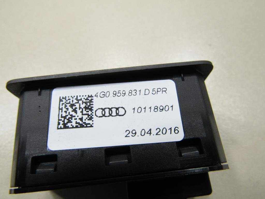 Кнопка закрывания багажника