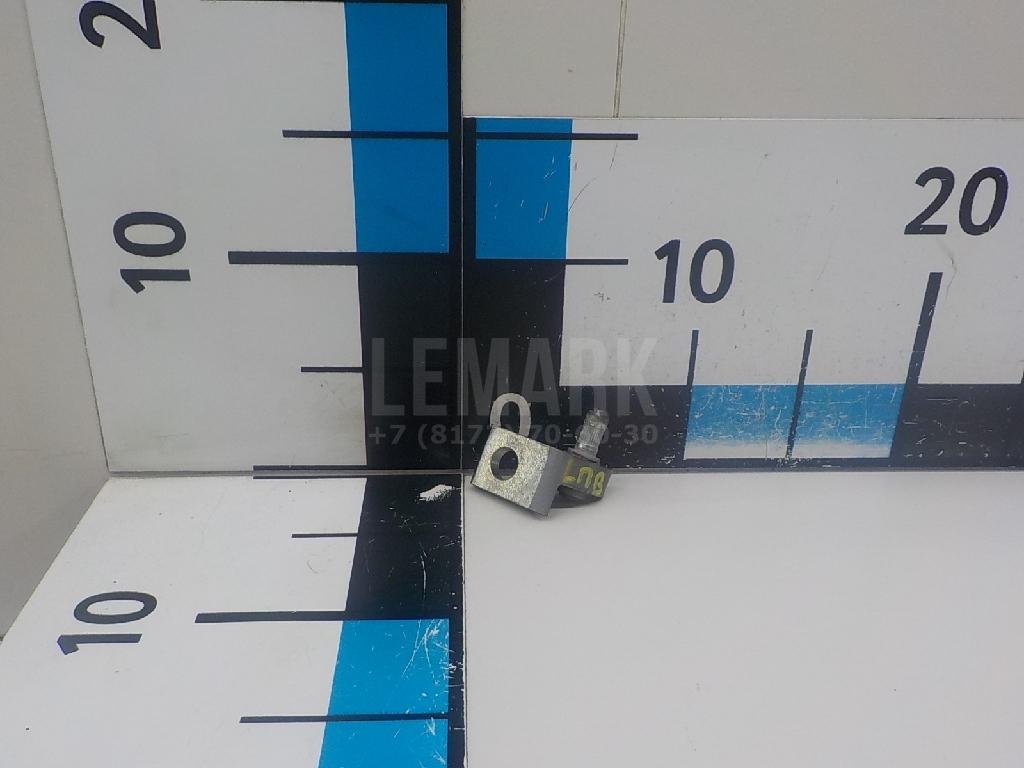 Петля двери