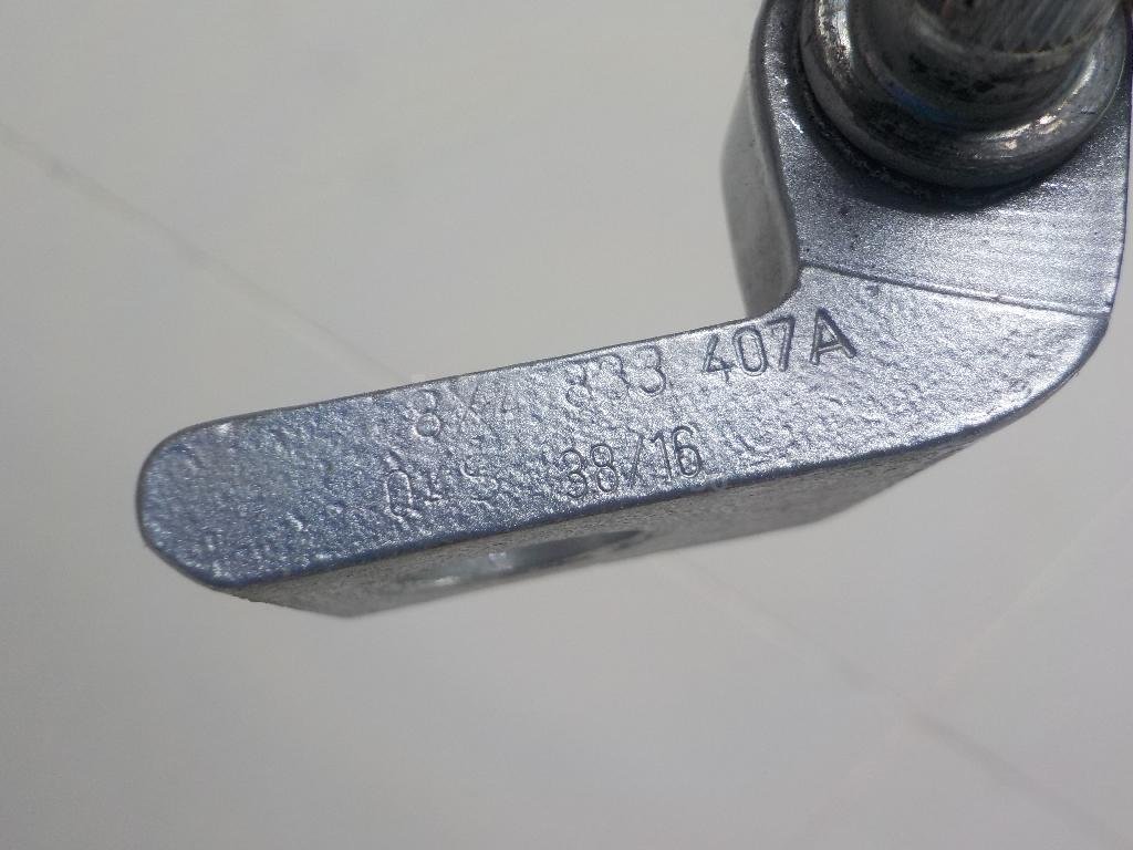 Петля двери