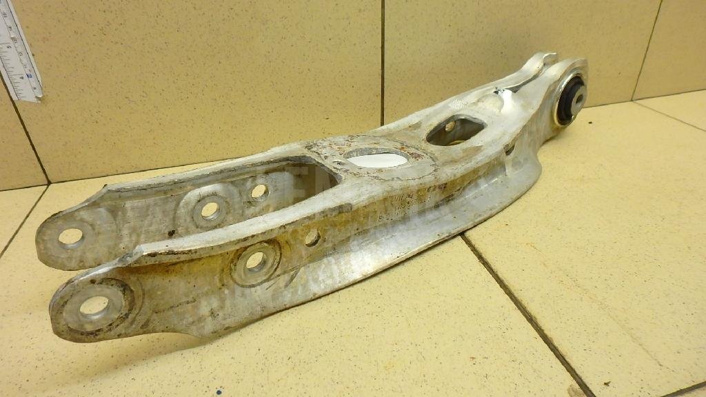 Рычаг задний поперечный