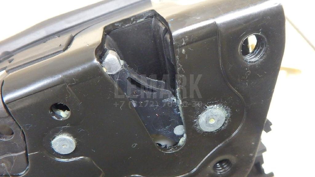 Замок двери задней левой